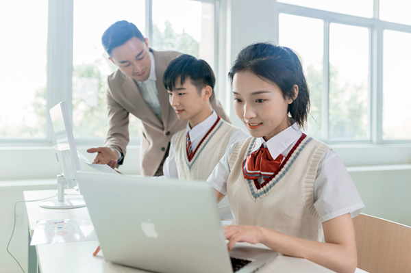 新職業(yè)“轉(zhuǎn)正”標(biāo)準(zhǔn)，互聯(lián)網(wǎng)營銷師初中畢業(yè)即可報名！