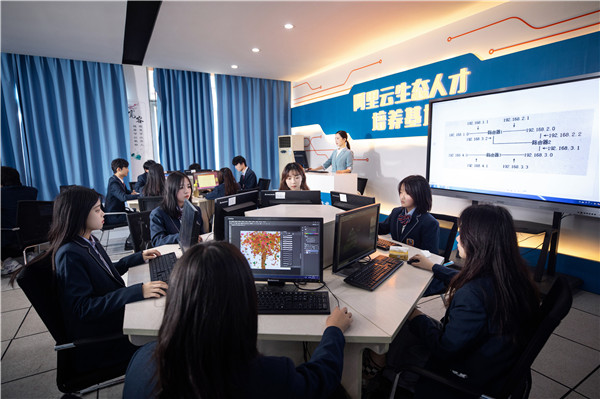 為什么國家要大力發(fā)展職業(yè)教育？