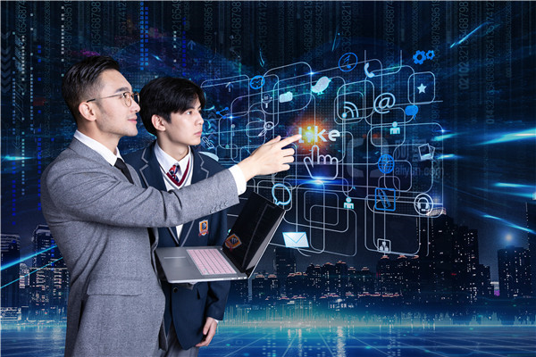 成績(jī)不理想？別擔(dān)心！高技術(shù)人才未來更吃香！