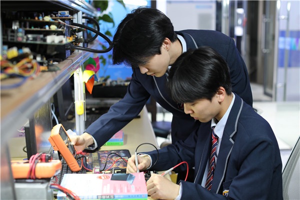 波士頓動力Atlas展示強(qiáng)化學(xué)習(xí)新成果，工業(yè)機(jī)器人行業(yè)未來前景廣闊